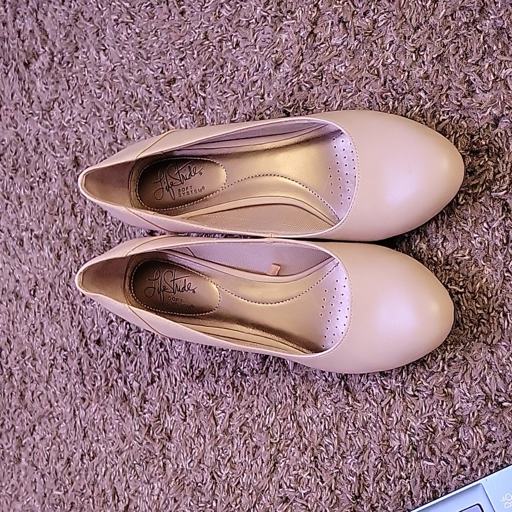 Life Stride Size:8 Cream